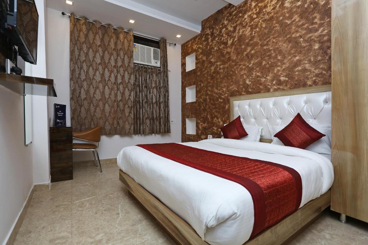 Oyo 12673 The Diplomat Inn เดลี ภายนอก รูปภาพ