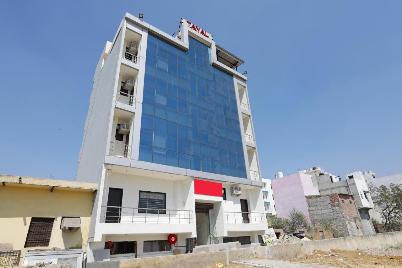 Oyo 12673 The Diplomat Inn เดลี ภายนอก รูปภาพ