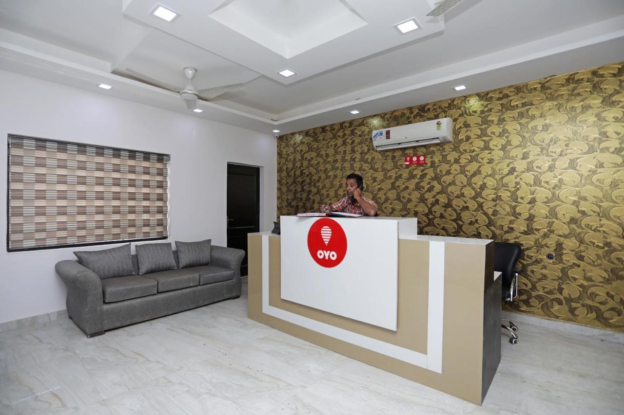 Oyo 12673 The Diplomat Inn เดลี ภายนอก รูปภาพ