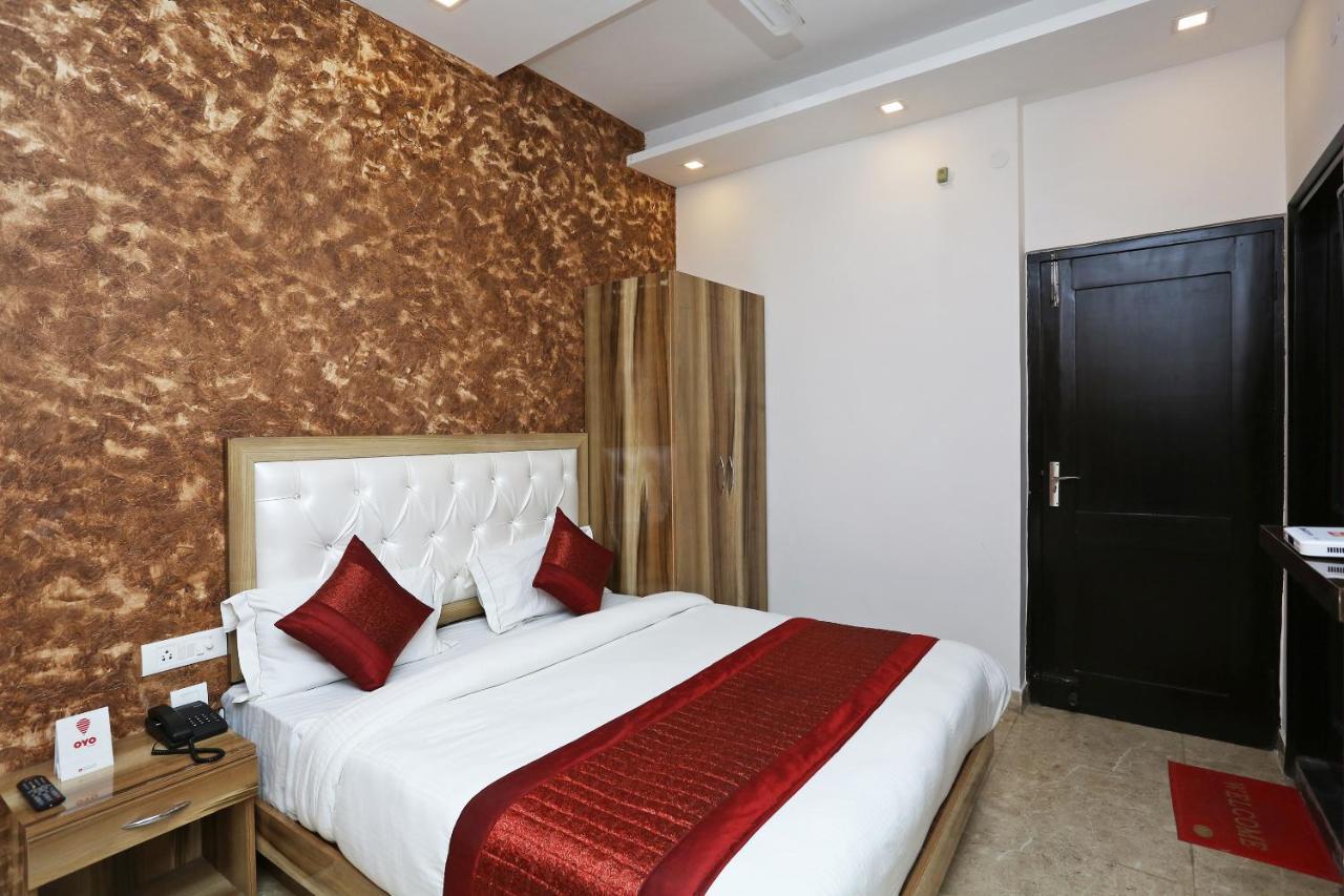 Oyo 12673 The Diplomat Inn เดลี ภายนอก รูปภาพ